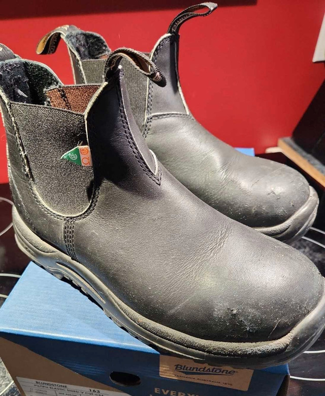 Blundstone work boots  in Women's - Shoes in Belleville - Image 2