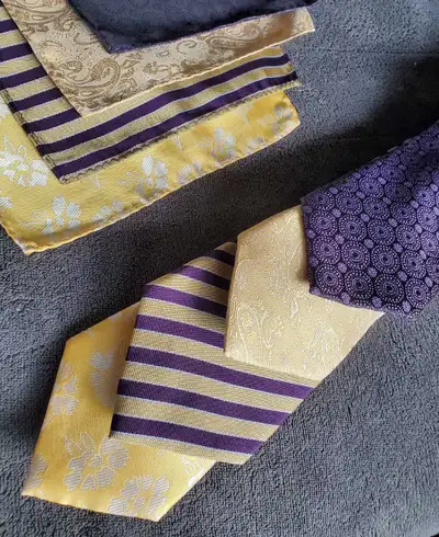 NEW P&Y CLASSIC TIE & MATCHING POCKET SQUARE/KERCHIEFS, View more
