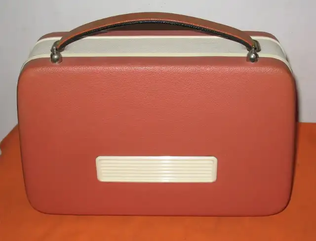 Vintage Radio Portable *AKKORD DELUX AUTOMATIC* -Works A1 in Arts & Collectibles in Edmonton - Image 10