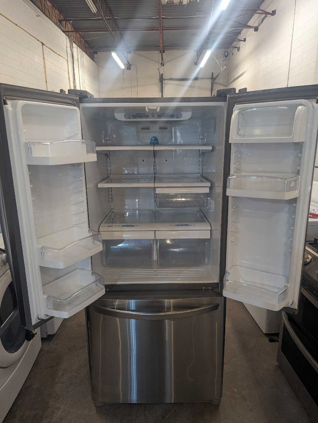 Lg 30" French door refrigerator  in Refrigerators in Cambridge - Image 2