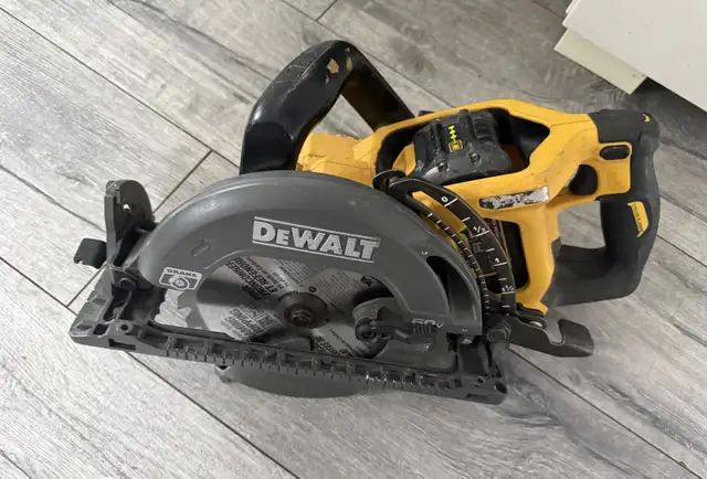 DeWalt 60V Circular Saw with 6ah battery and charger in Power Tools in Oshawa / Durham Region - Image 3