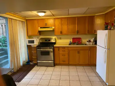 o Available May 1st. o Minutes Walk to public transit, Markham Masjid o Ideal for small family or St...