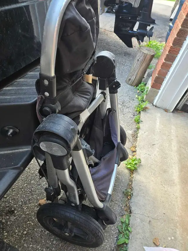 City Select Stroller in Strollers, Carriers & Car Seats in Cambridge - Image 3