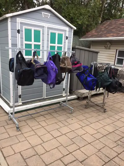 Sacs comme neuf : voyage, sport, et plus, prix variés., View more