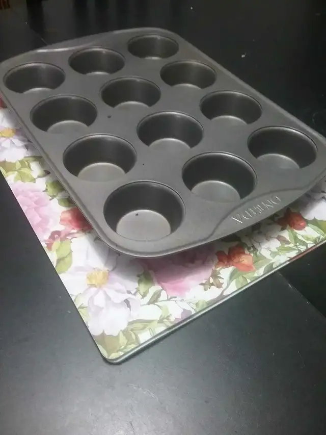 Oneida Muffin Pan497683076083896322