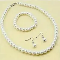 Collier de perles + Bracelet + Boucles d' oreilles.