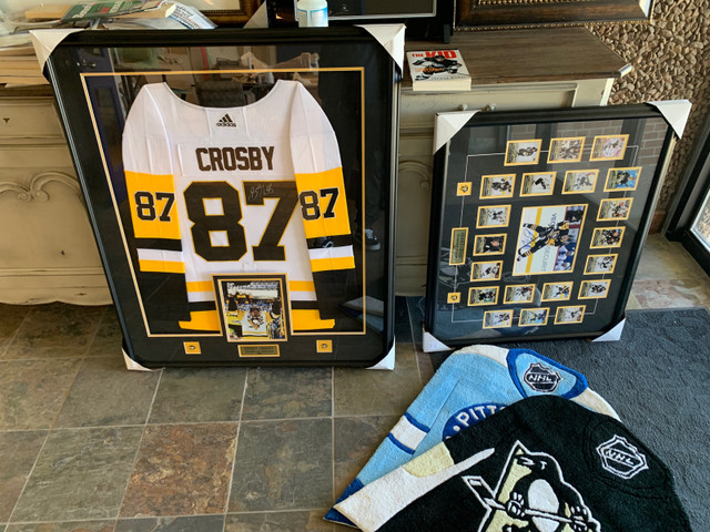 Sidney Crosby Autographed Framed Jersey in Arts & Collectibles in Markham / York Region