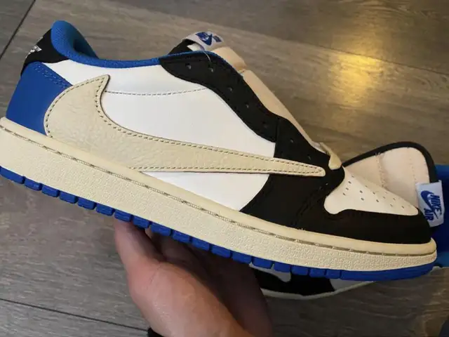Jordan 1 Retro Low SP Fragment x Travis Scott in Men's Shoes in City of Toronto - Image 6