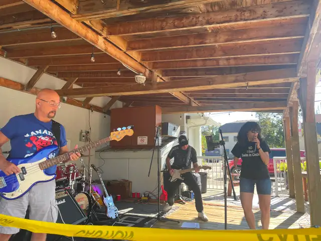 Bassist seeks gigs prefer classic rock
