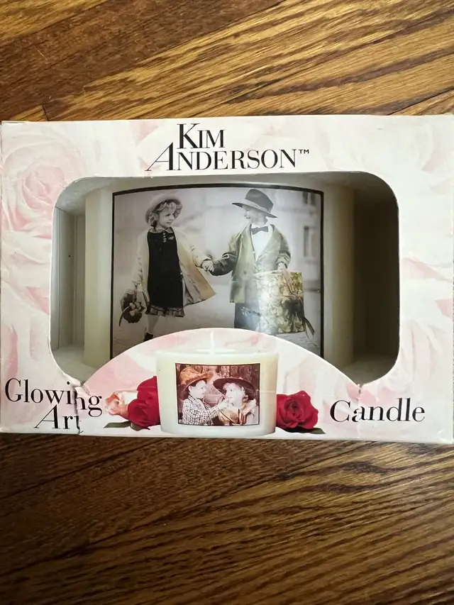 Kim Anderson Glowing  Candle in Home Décor & Accents in City of Toronto - Image 4