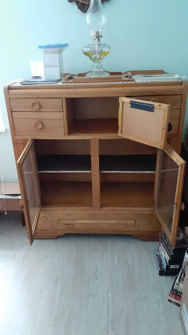 Antique Hutch in Arts & Collectibles in Ottawa - Image 3