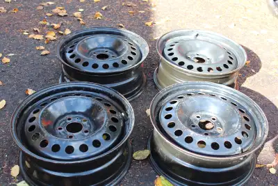 4 roues d'acier Mopar 17 x7po. pour Jeep Cherokee 2014 et plus. Fitte sur tout Cherokee à partir de...