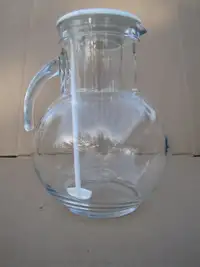 Pichet en verre avec compartiment à glace