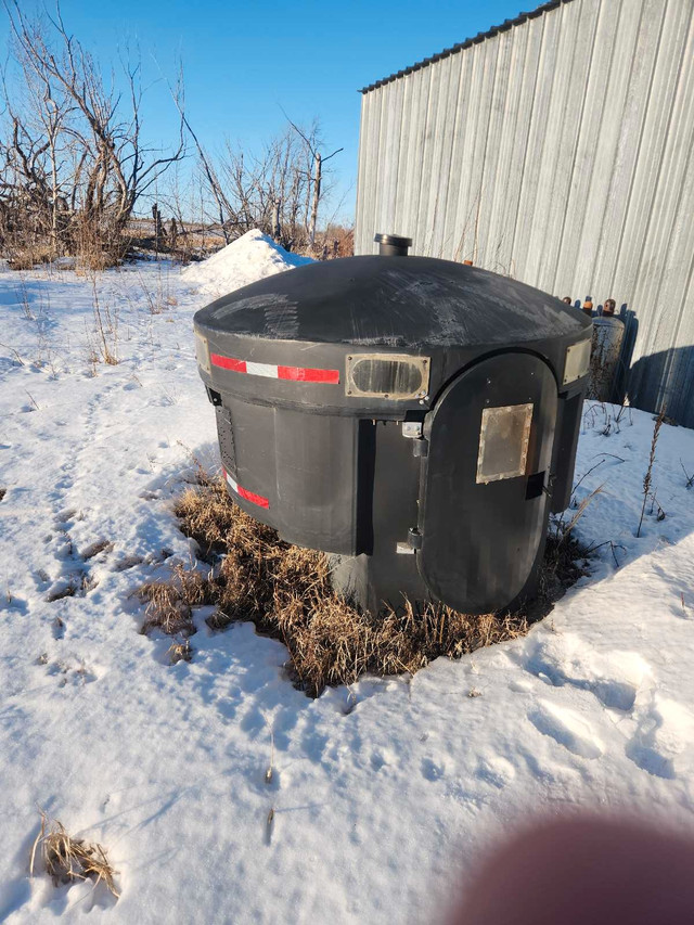 Ice shack in Fishing, Camping & Outdoors in Regina - Image 3