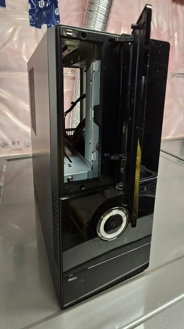 PC case. in System Components in Barrie - Image 4
