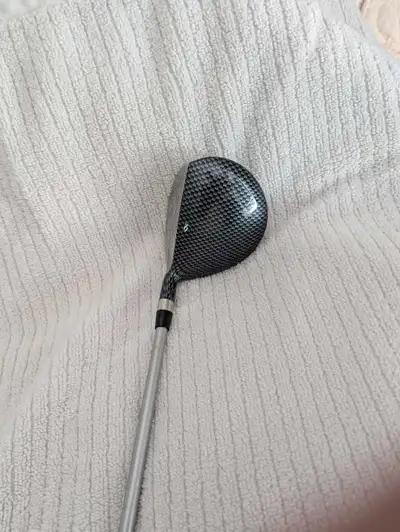 Ashley Elle 18° 4 wood. Really nice club. 44" in length. Close equivalent to a men's club.