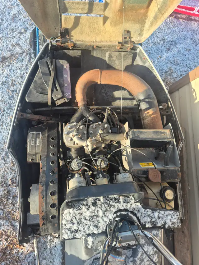 2 old snowmobiles in Snowmobiles in Saskatoon - Image 6