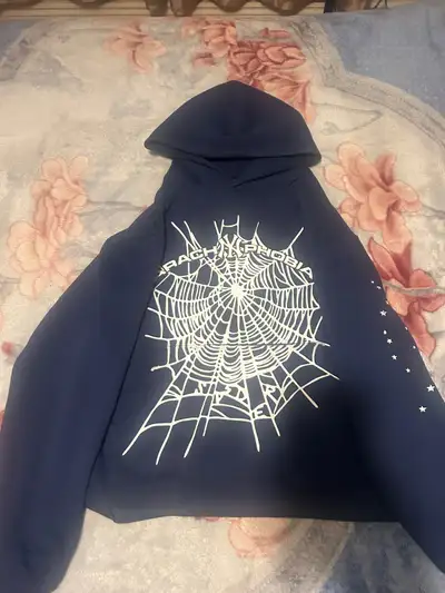 worn once didn’t like it so im putting it up for sale Size: medium price is negotiable cash and et i...
