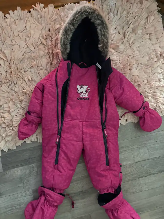 12 month oshkosh snowsuit - babygirl in Clothing - 12-18 Months in Sarnia - Image 2