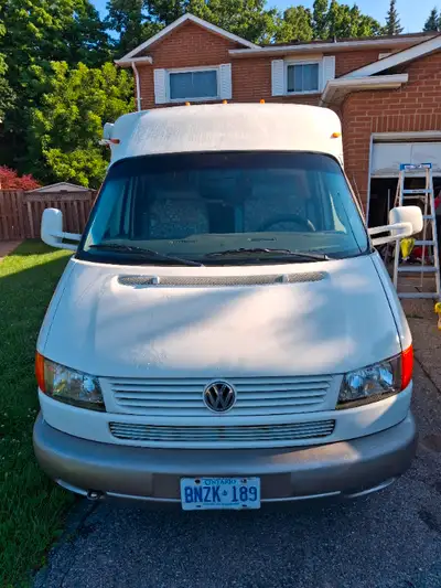 2002 rialta winnibego 20+miles per gallon sleeps 4, 8 seat belts 201 horse power 2.8l v6 83000 miles...