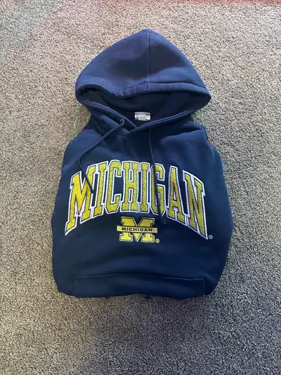 Michigan hoodie size medium, View more