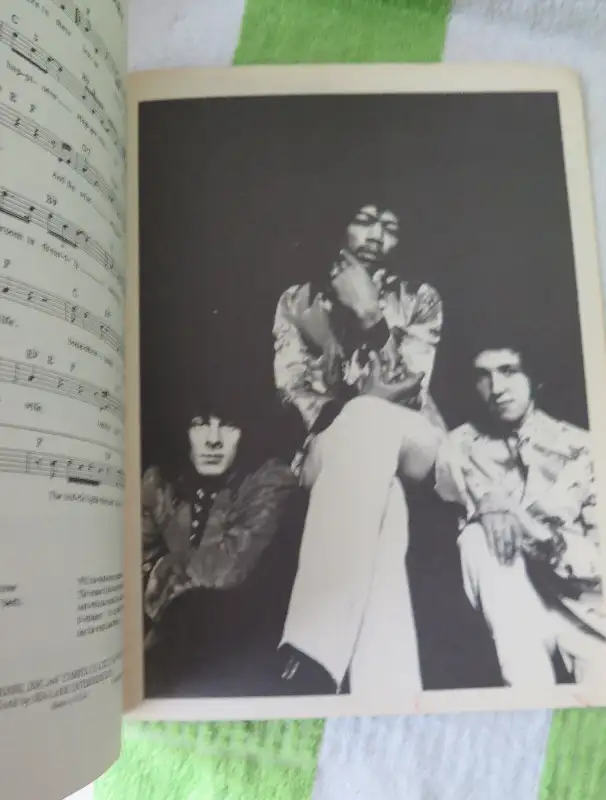 the JImi Hendrix Experience Album VINTAGE PVG 1968 in Other in City of Montréal - Image 7
