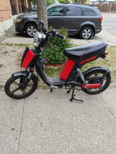 Selling my Emmo Urban T, electric motorcycle-scooter, in nice shape and runs good, has a 48V\14Ah ba...