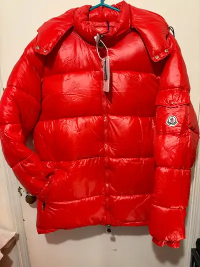 **MONCLER MAYA ROUGE – 3XL – NEUF AVEC ÉTIQUETTES AUTHENTIQUE**, View more