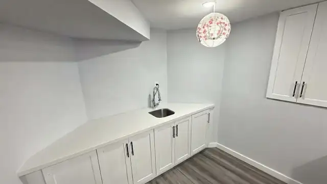 Private Room for Rent in Room Rentals & Roommates in Oshawa / Durham Region - Image 5
