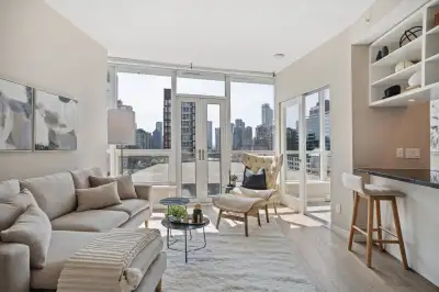Looking for a private space in the city that’s stylish, stress-free, and move-in ready? This furnish...