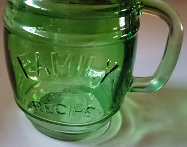 Vintage Family Recipe Green Embossed Glass Barrel Shaped Mug in Arts & Collectibles in Oshawa / Durham Region - Image 3