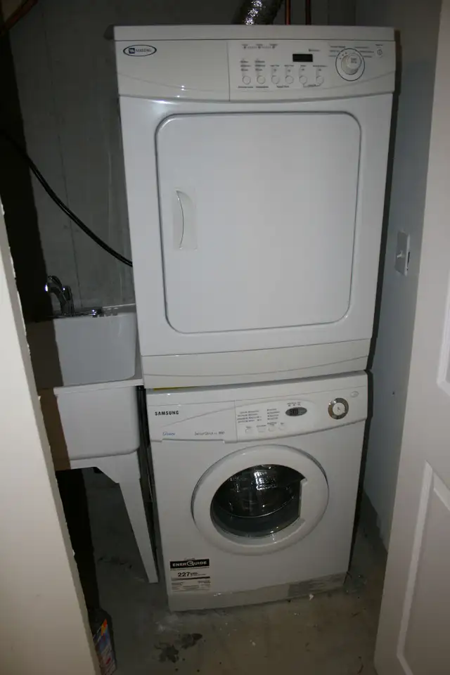 Student Room Rent wt PRIVATE BATHROOM/SHOWER at York University in Room Rentals & Roommates in City of Toronto - Image 12