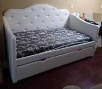 Day Bed w/Mattresses