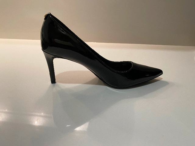 Souliers Michael Kors à talon cuir verni noir à vendre dans Femmes - Chaussures  à Longueuil/Rive Sud