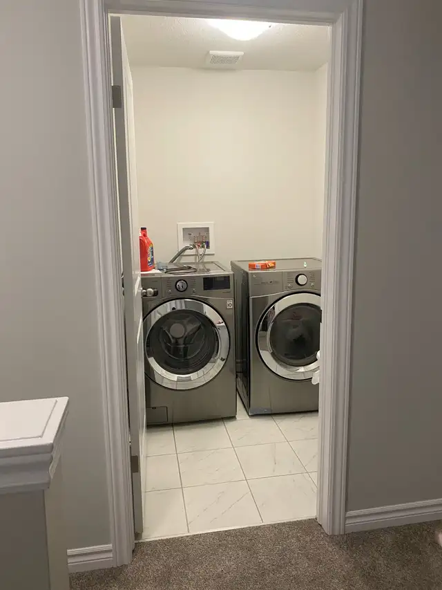 RENT A ROOM A FEMALE in Long Term Rentals in Kitchener / Waterloo - Image 5