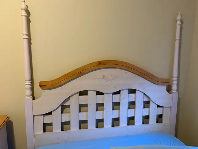 Bedroom 5 piece set incl Mirror & Box Spring if wanted. in Dressers & Wardrobes in Calgary - Image 3