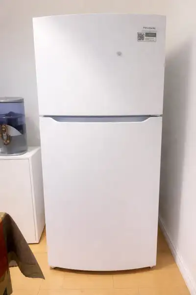 Réfrigérateur Frigidaire 14 pi³ – Excellent état – 470$ , View more