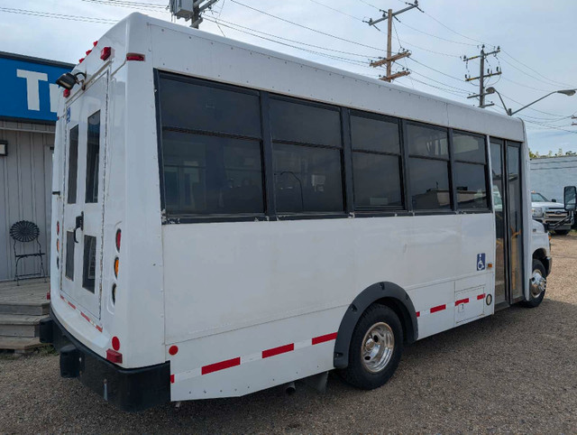 2009 FORD E-450 12 PASSENGER HANDICAP WHEELCHAIR LIFT MINI BUS in Cars & Trucks in Edmonton - Image 4