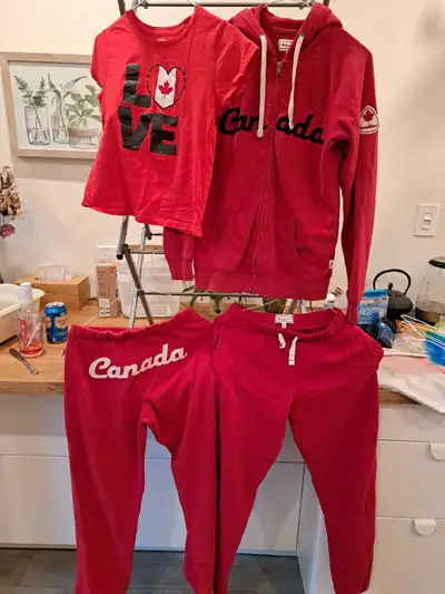 Vêtements Canada, View more