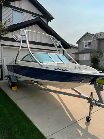 2010 Bayliner 175 135hp MerCruiser 3.0L Alpha I Sterndrive. Single axle swing-tongue galvanized trai...