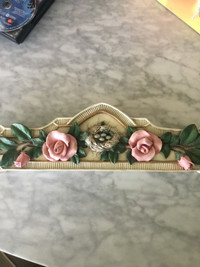 WALL PLAQUE NEST WITH PINK ROSES