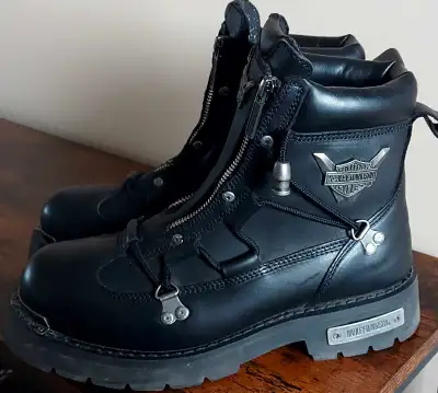 Mettez du style dans votre prochaine randonnée avec ces bottes de moto Harley-Davidson robustes et é...