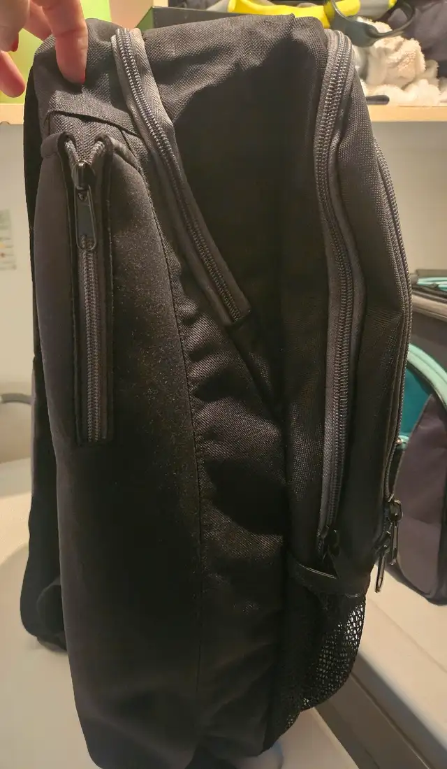 Brand New Baseball bag in Baseball & Softball in Ottawa - Image 3