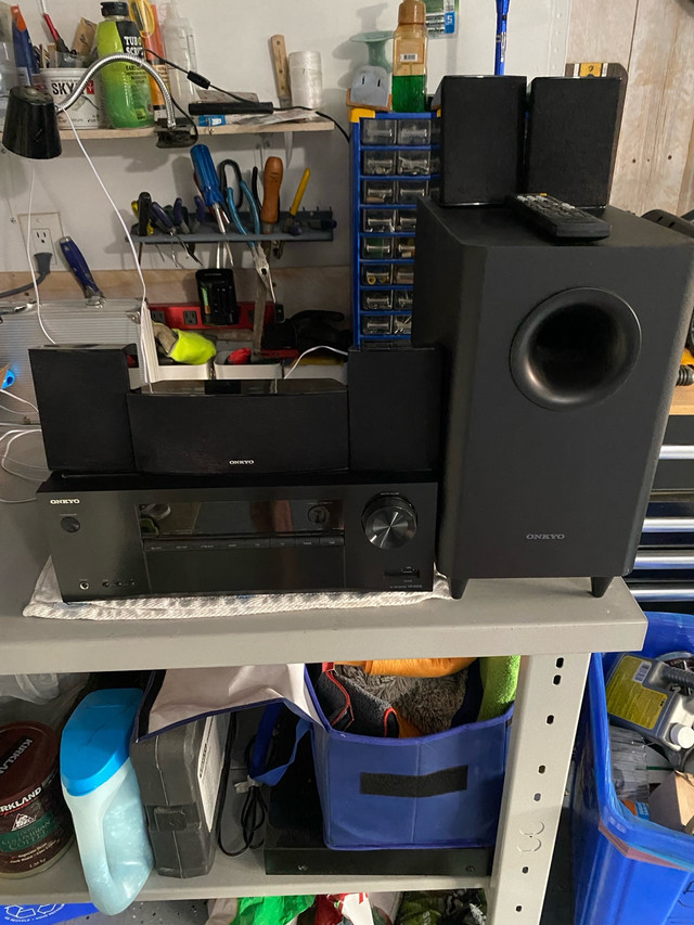Onkyo 6 speaker home theatre  in Stereo Systems & Home Theatre in Oakville / Halton Region