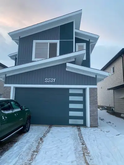 This beautiful three bedroom legal basement suite in Beaumont/ Nisku is in Royal Oaks Community. Ava...