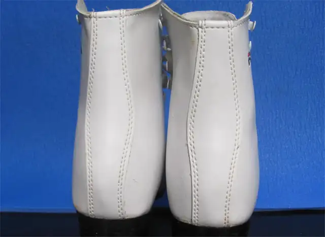 BAUER Figure Skates Size-8 (Inner Length 24cm/9.5'') Dwight in Skates & Blades in Muskoka - Image 10