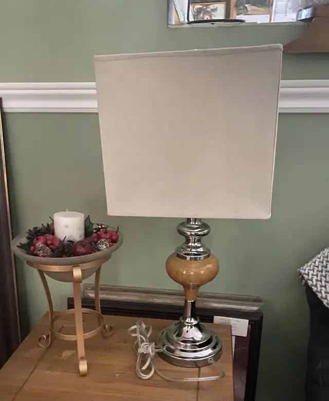 Modern Metal w Wood Look Working Table / Side Lamp - 24” high  in Indoor Lighting & Fans in Oakville / Halton Region - Image 8