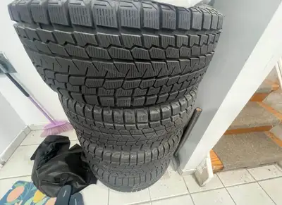 Like new winter tires 9/10 condition Barely used Yokohama Ice Guard 265/60R18 On Infiniti FX35 rims...