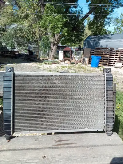 Radiator from 1999 Chevy Silverado. Shroud, and transmission cooler included. No Plug.