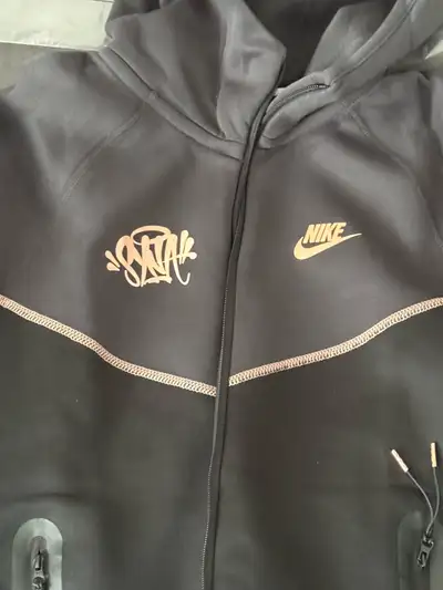 Nike Tech Fleece Tracksuit – Small Size, View more